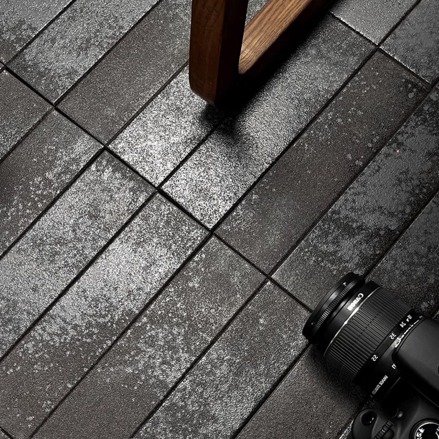 Mott Black Tile