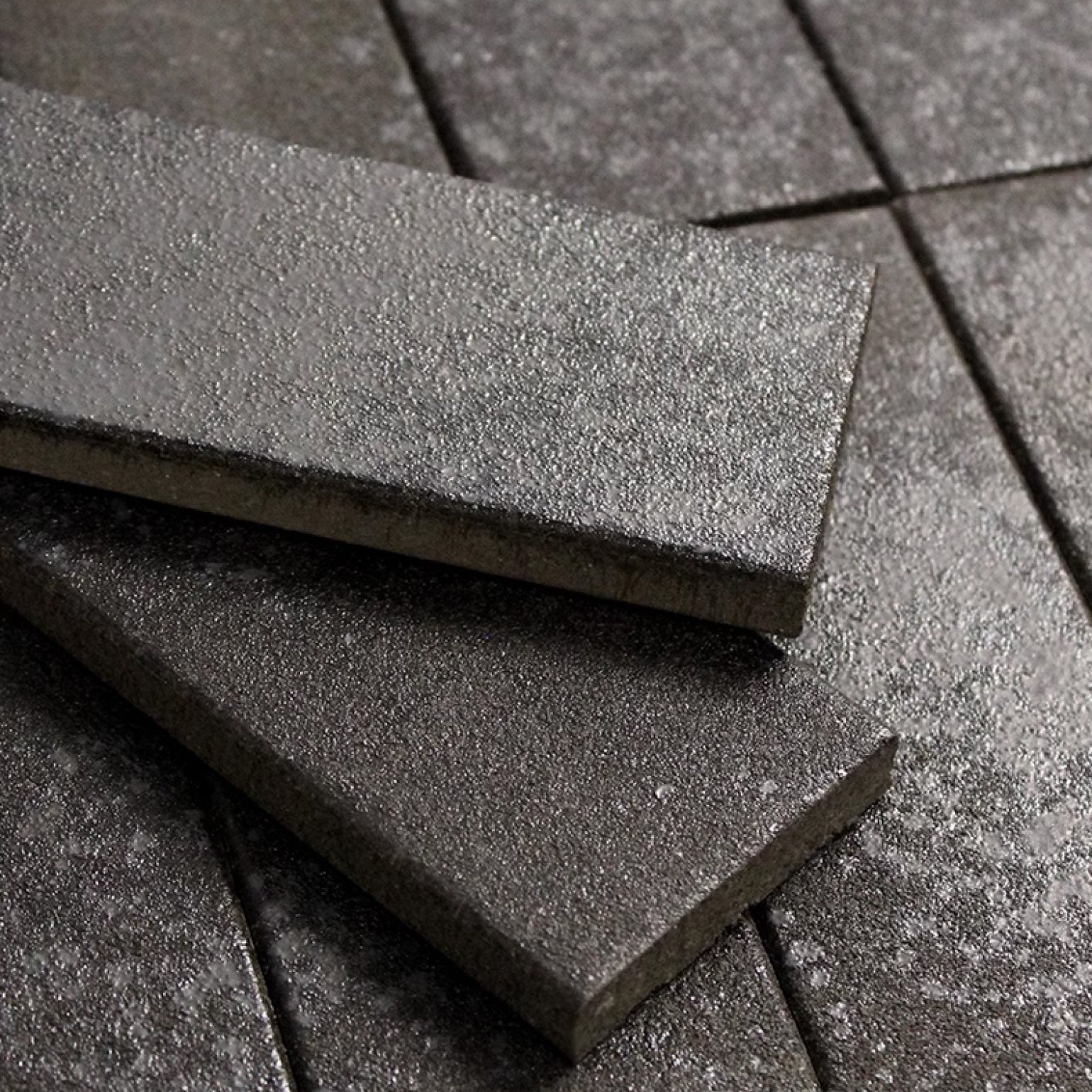 Mott Black Tile